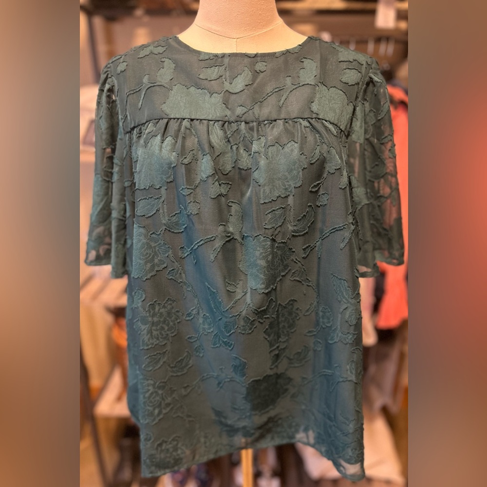 Boutique Emerald Green Elegant Floral Short Sleeve Blouse- NWOT Size Medium